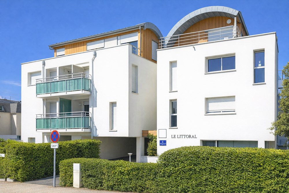 APPARTEMENT T3 - PIECE DE VIE EXPOSE SUD AVEC ACCES TERRASSE ET VUE MER - DOUBLE GARAGE (OPTION) - RARE
